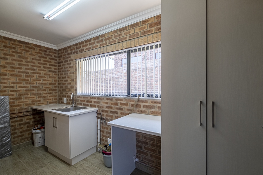 4 Bedroom Property for Sale in Wavecrest Eastern Cape